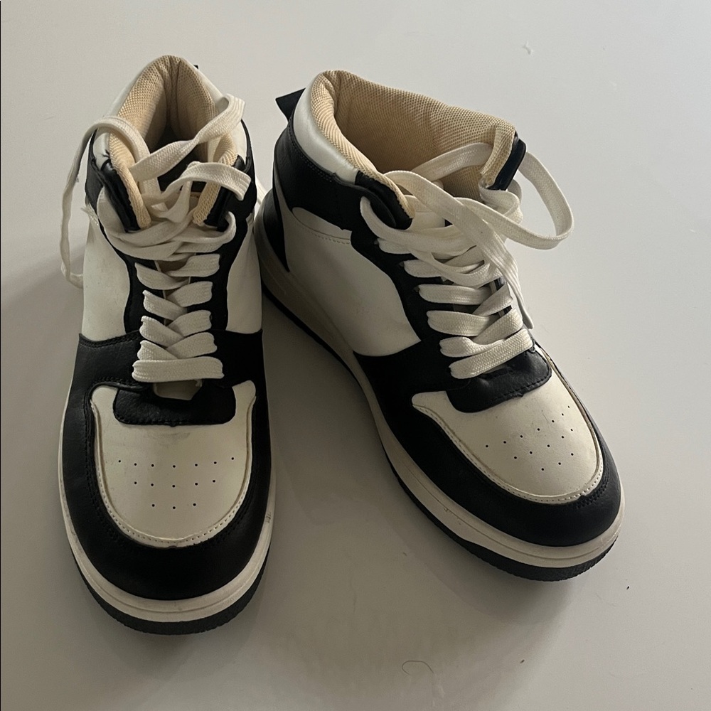 3 for $30
Ardene Black and White Women's Sneakers
